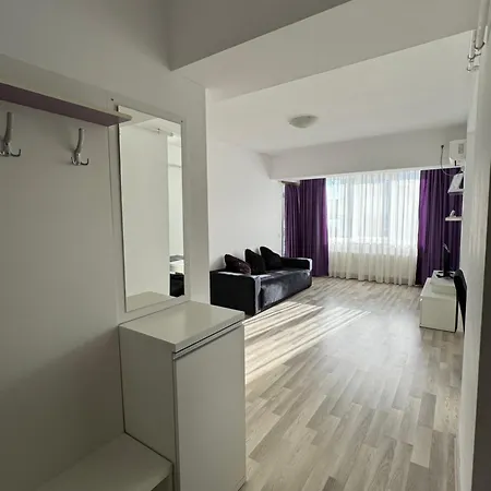 Tanya Summerland Mamaia