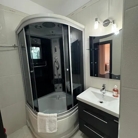 Tanya Summerland * Mamaia