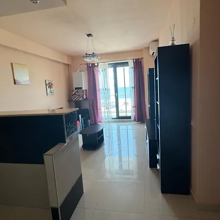 Tanya Summerland * Mamaia