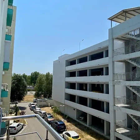 Tanya Summerland * Mamaia