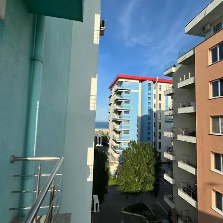 Tanya Summerland Apartament