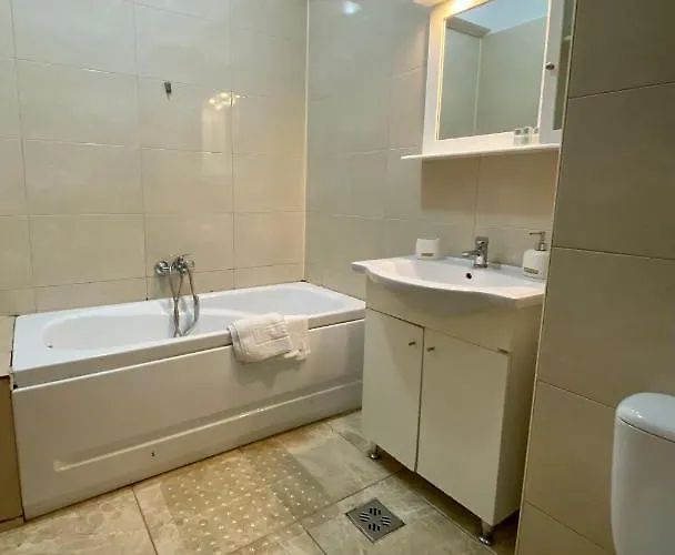 Tanya Summerland Apartament